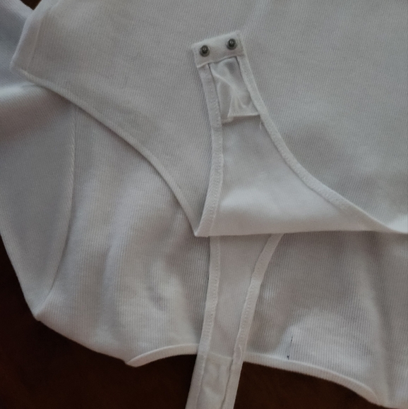 7 For All Mankind White Ribbed Bodysuits Size M Sleeveless Size L Elbow Short - Picture 2 of 16